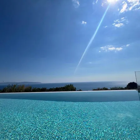 Elios With Private Pool ヴィラ Plateies